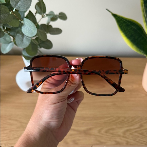 Accessories - Tortoise Shell Square Sunglasses